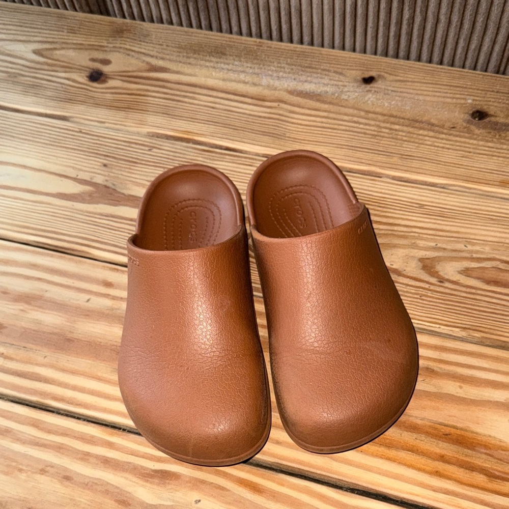 CROCS | Brown Slip-On Clogs